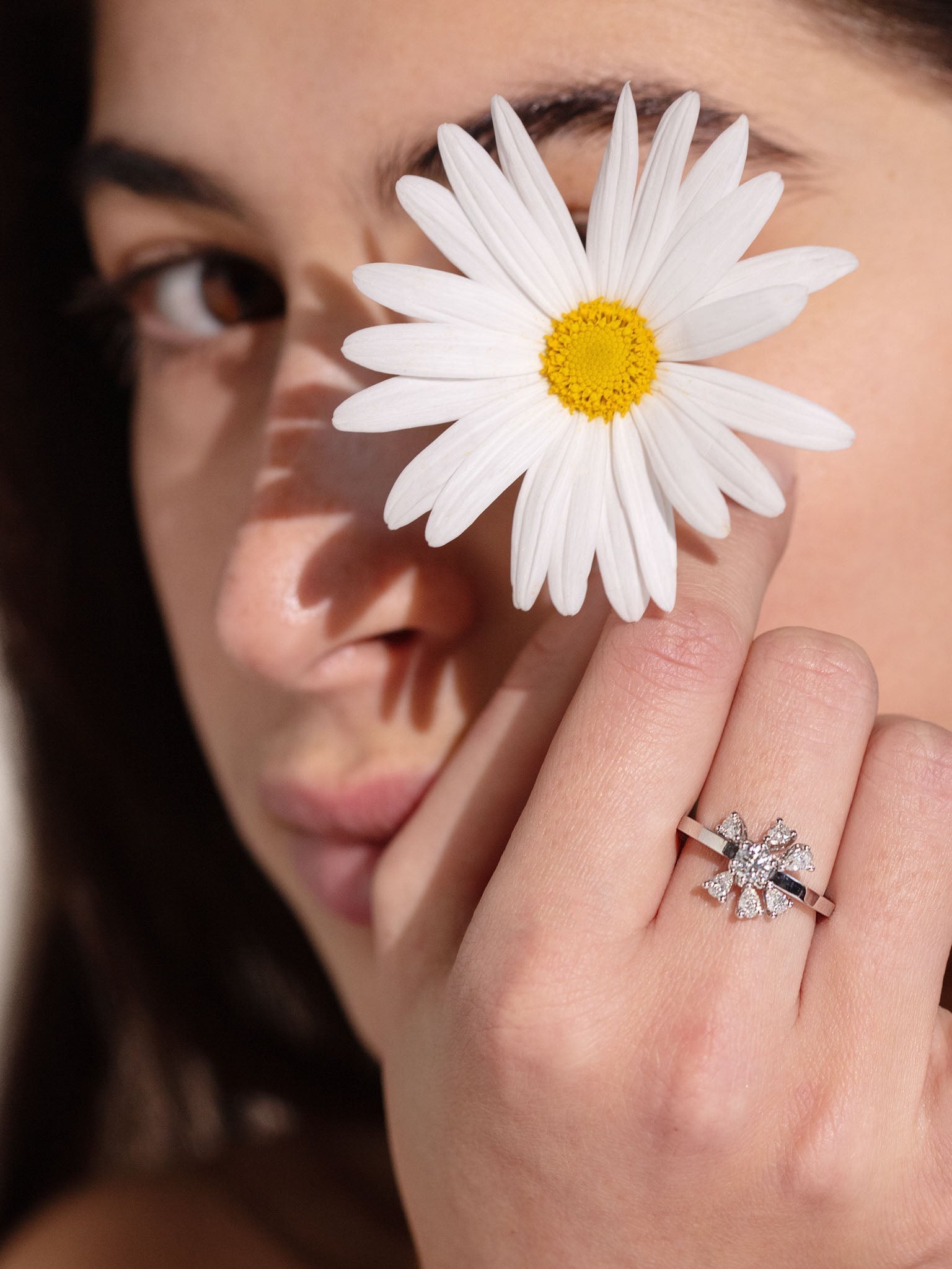 Dancing Diamonds daisy ring
